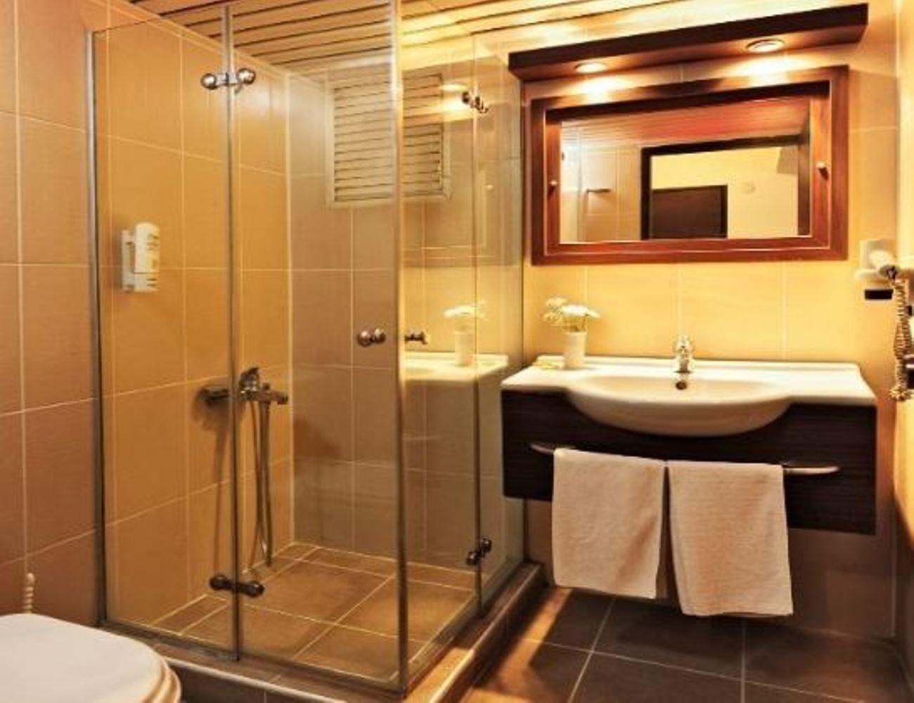 Uestuen Hotel Alsancak Измир Экстерьер фото