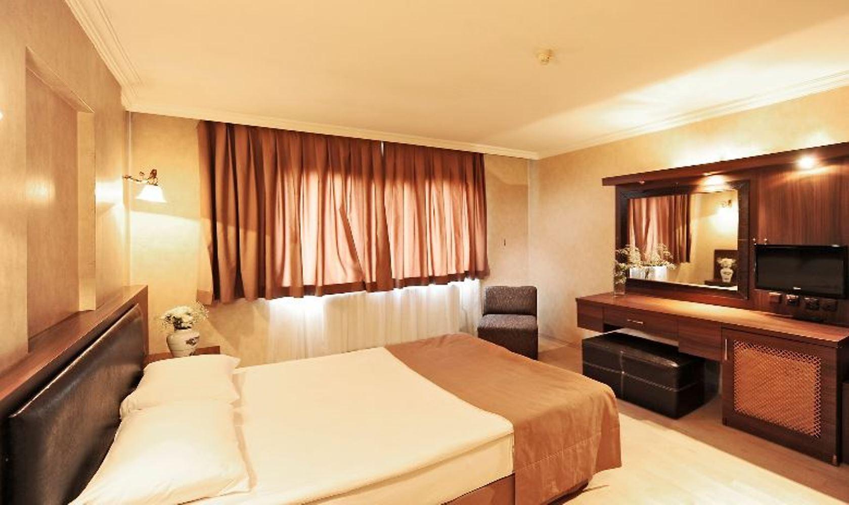 Uestuen Hotel Alsancak Измир Экстерьер фото