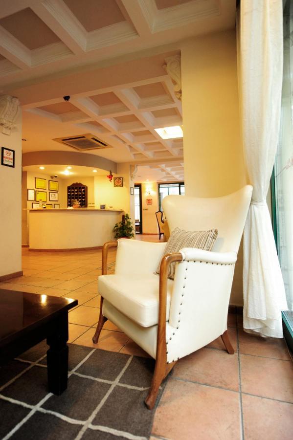 Uestuen Hotel Alsancak Измир Экстерьер фото